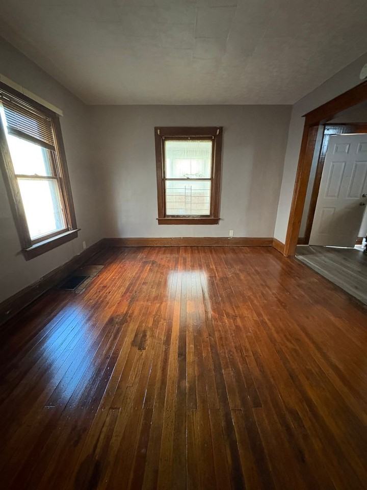 87 Fairbanks St - Photo 4 of 15