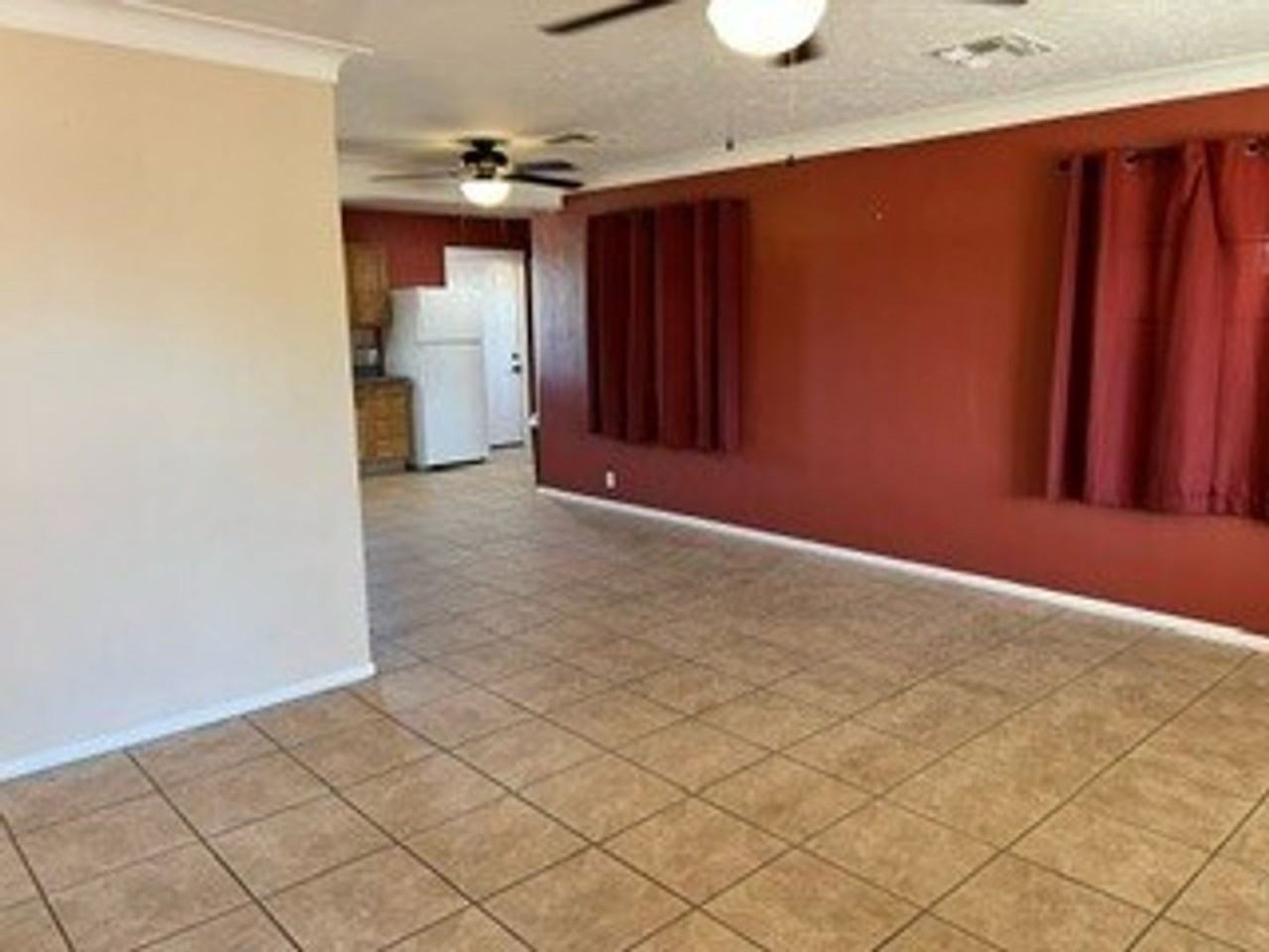 615 E Lester St - Photo 2 of 10