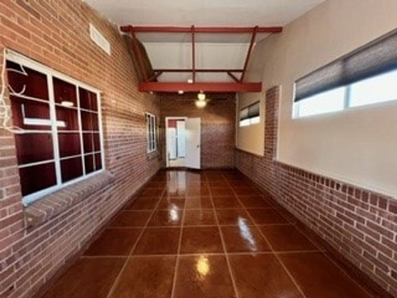 615 E Lester St - Photo 4 of 10