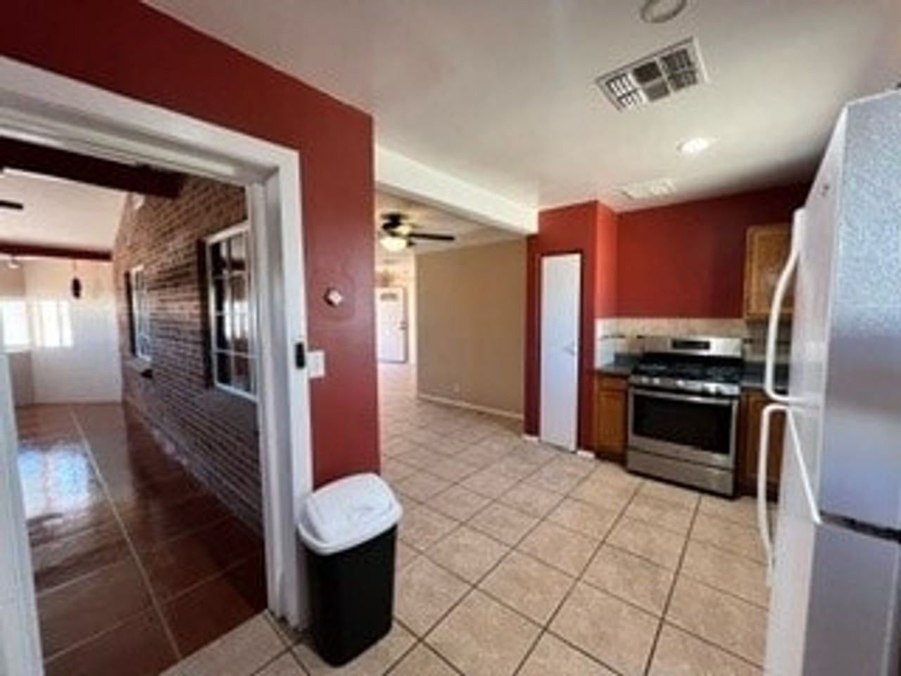 615 E Lester St - Photo 5 of 10