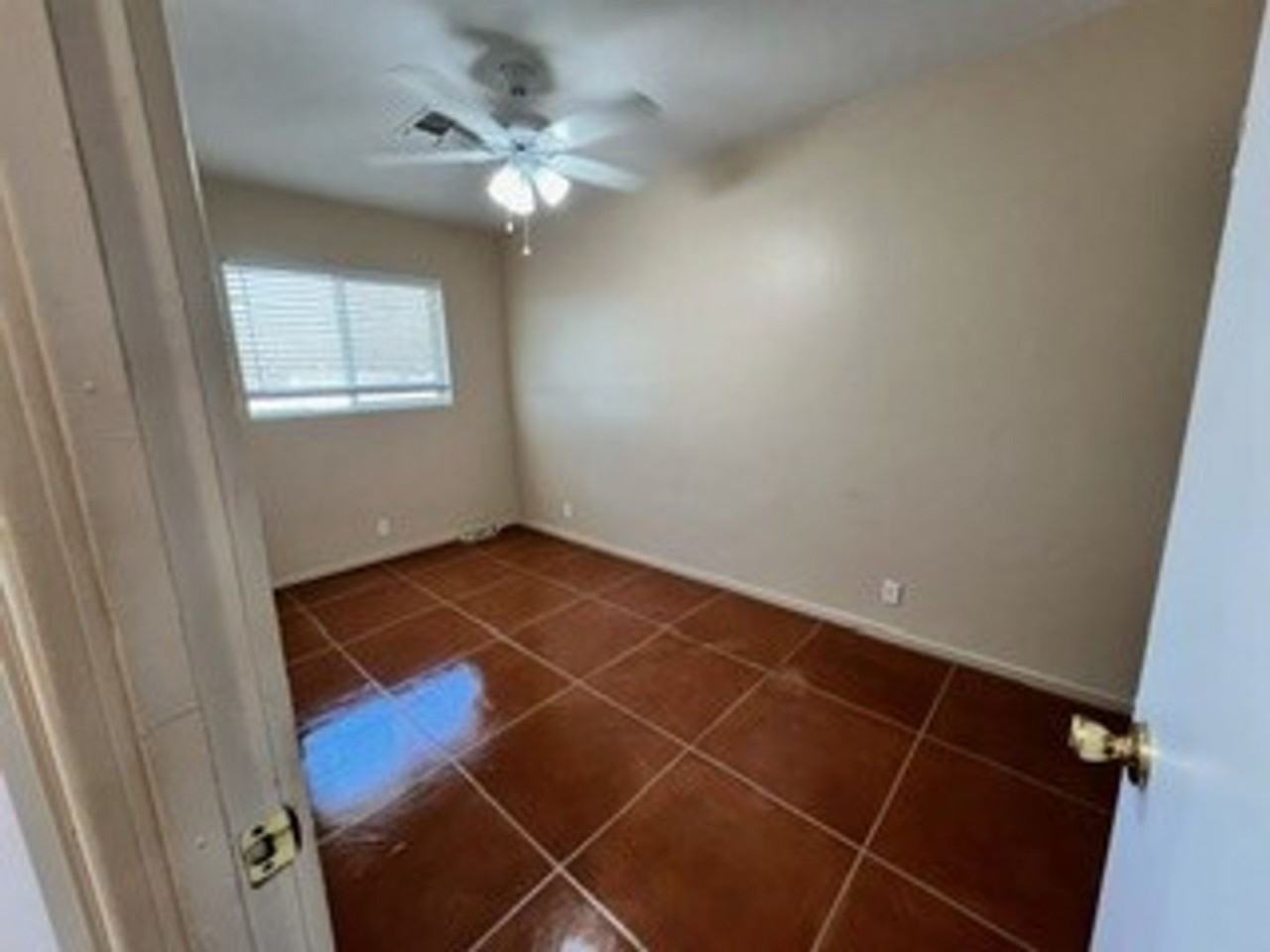 615 E Lester St - Photo 7 of 10