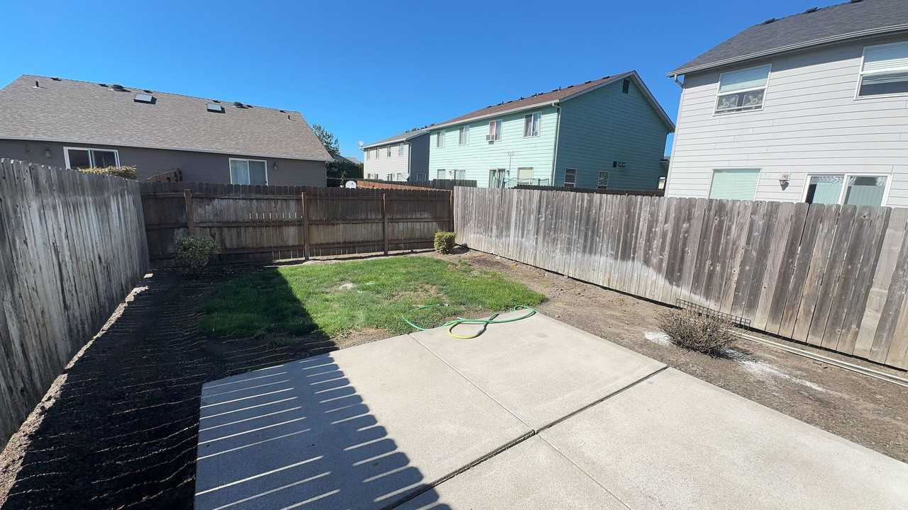 638 Ecols St S - Photo 2 of 9