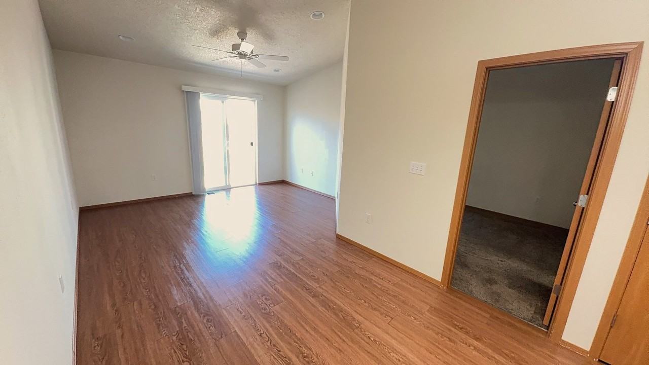 638 Ecols St S - Photo 4 of 9