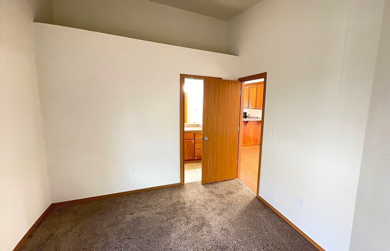 638 Ecols St S - Photo 6 of 9