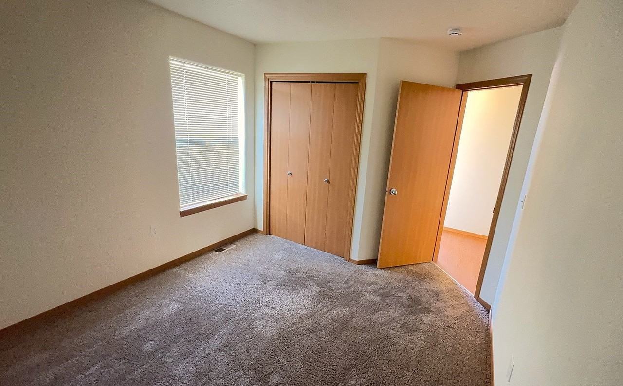 638 Ecols St S - Photo 7 of 9