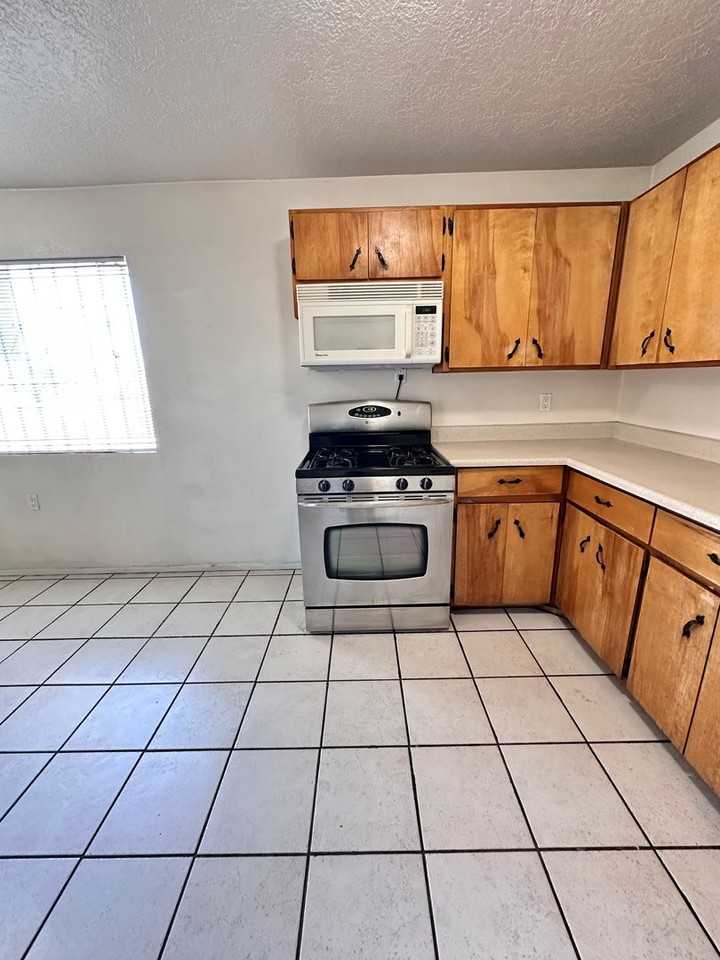 Flora Vista - Photo 4 of 38