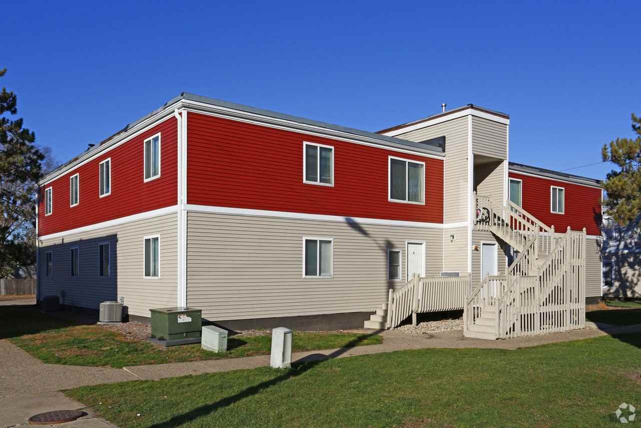 2040 8 1/2 St Se - Photo 3 of 34