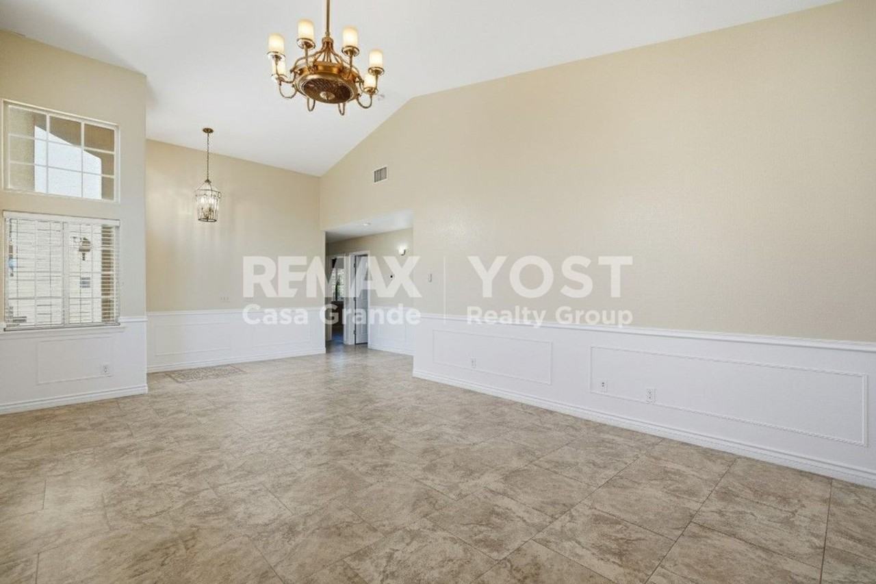2094 N Sweetwater Dr - Photo 3 of 18