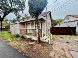 featured image of 110 1/2 Roseville St