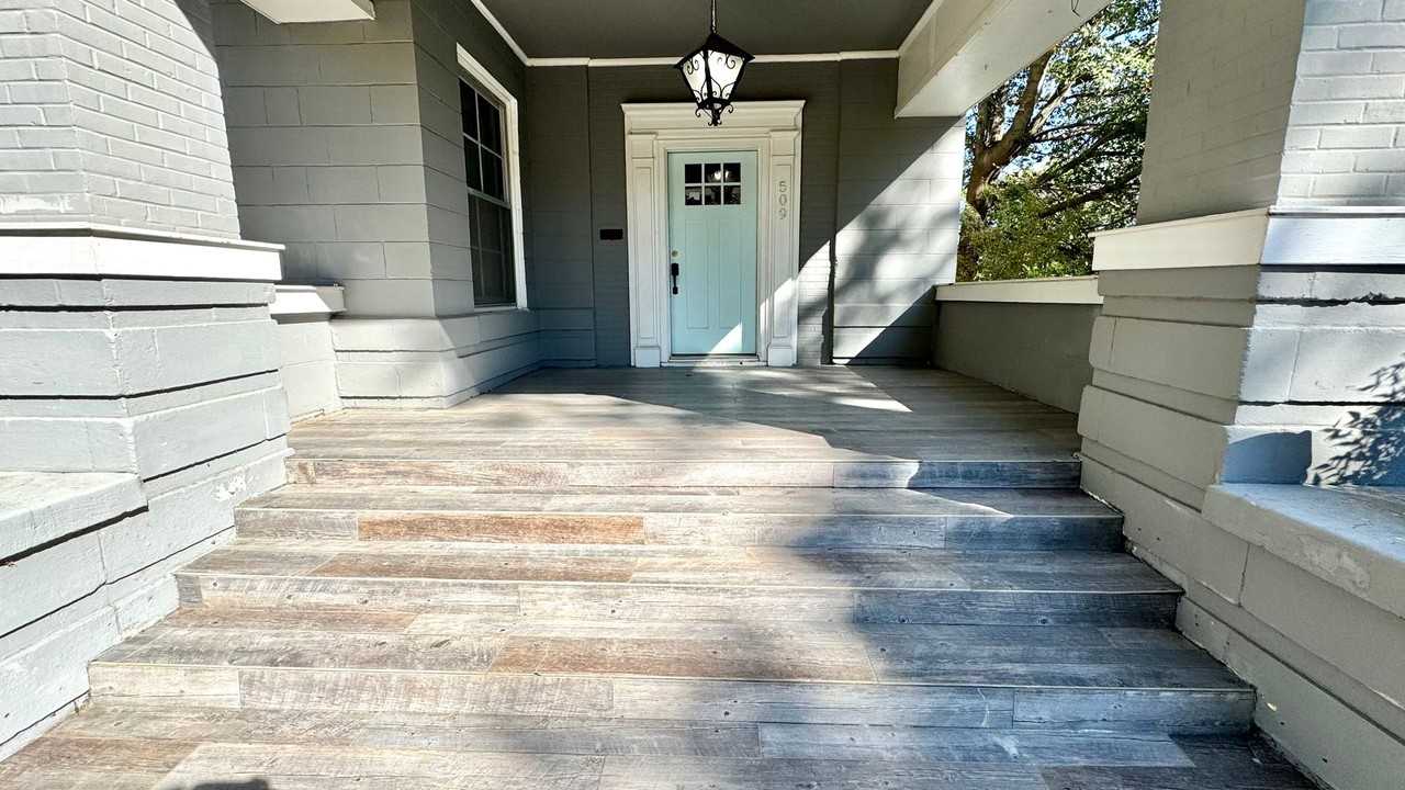 509 East Seneca Avenue - Photo 3 of 40