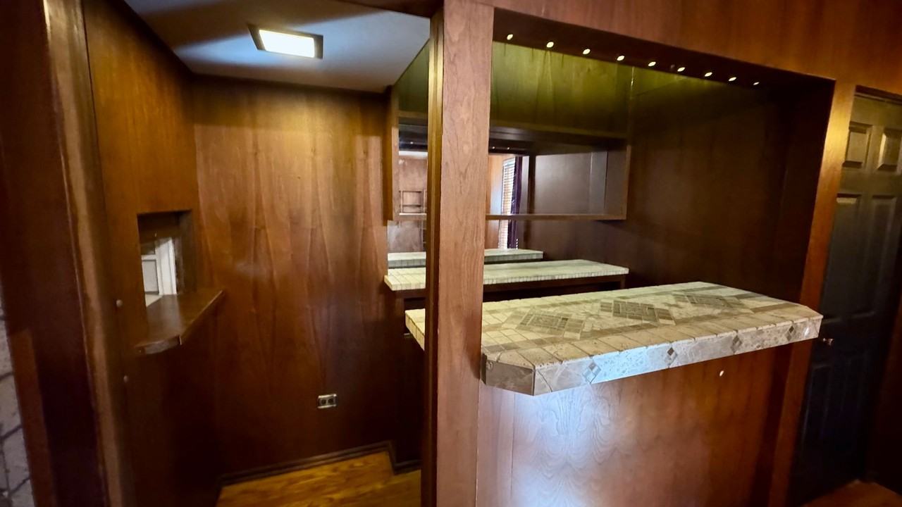 509 East Seneca Avenue - Photo 5 of 40