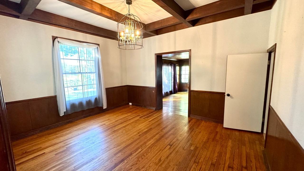 509 East Seneca Avenue - Photo 6 of 40