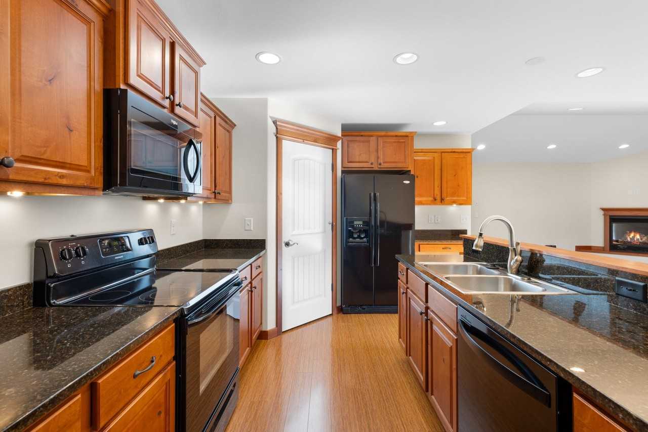 1087 Cottonwood Rd - Photo 7 of 26