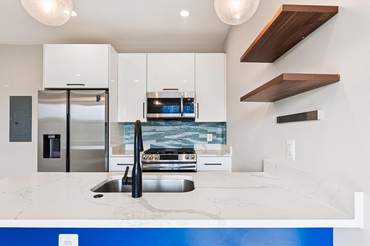 1102 Staples Street Northeast #301 - Photo 4 of 25