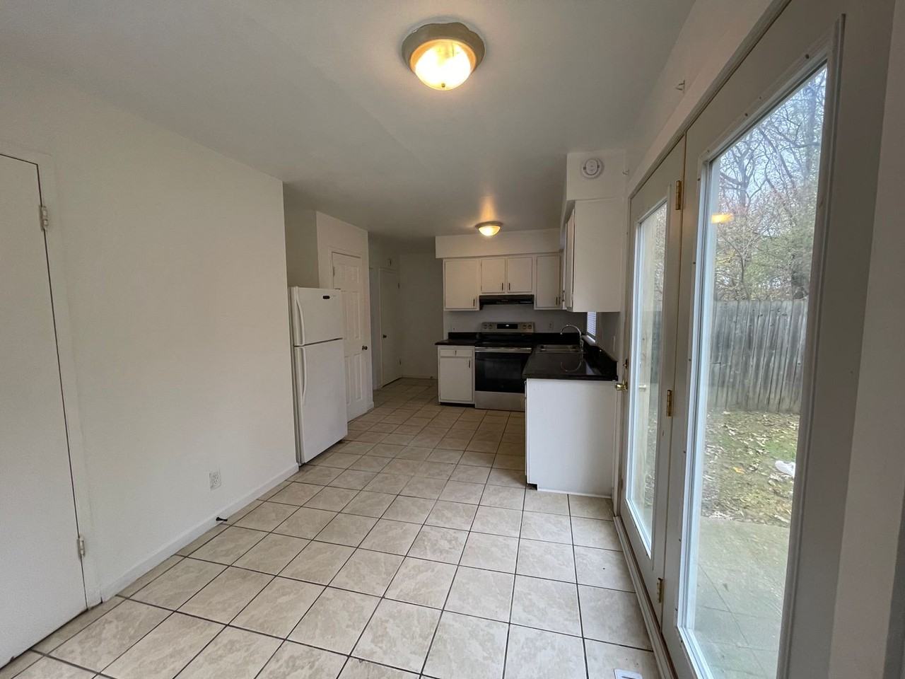 2218 Abbott Ct - Photo 3 of 19