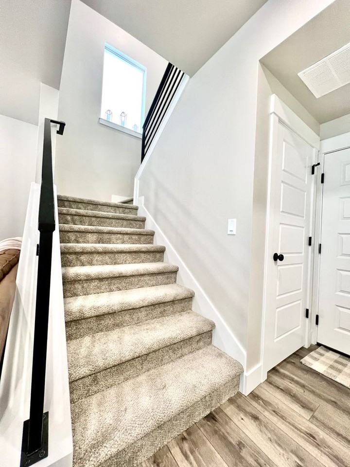 299 Hummingbird Way - Photo 4 of 14