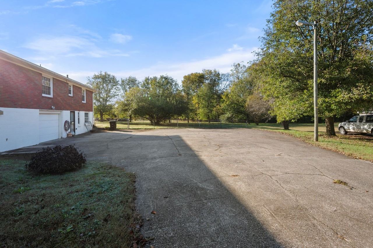 4012 Oxbow Drive - Photo 3 of 27