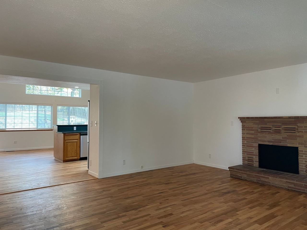 517 Eastwood Dr - Photo 4 of 23