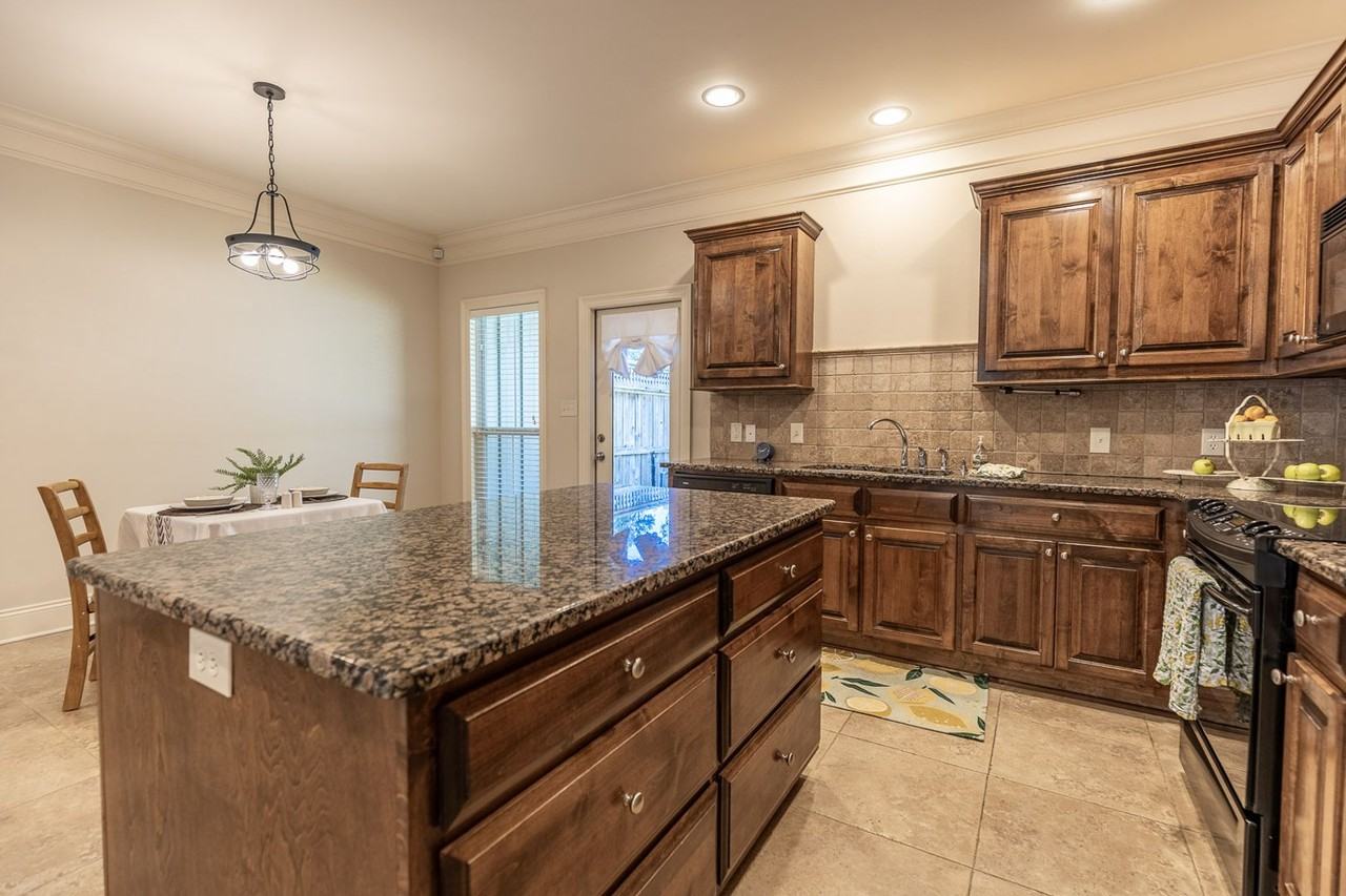 9916 Windmill Rd #10 - Photo 7 of 19