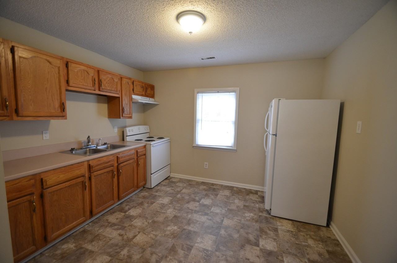 2812 Mayflower Rd - Photo 2 of 6