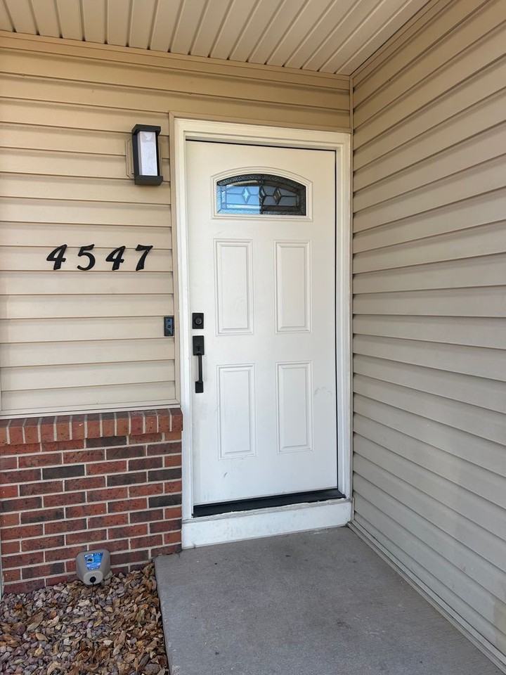 4547 Lancaster Dr - Photo 2 of 23