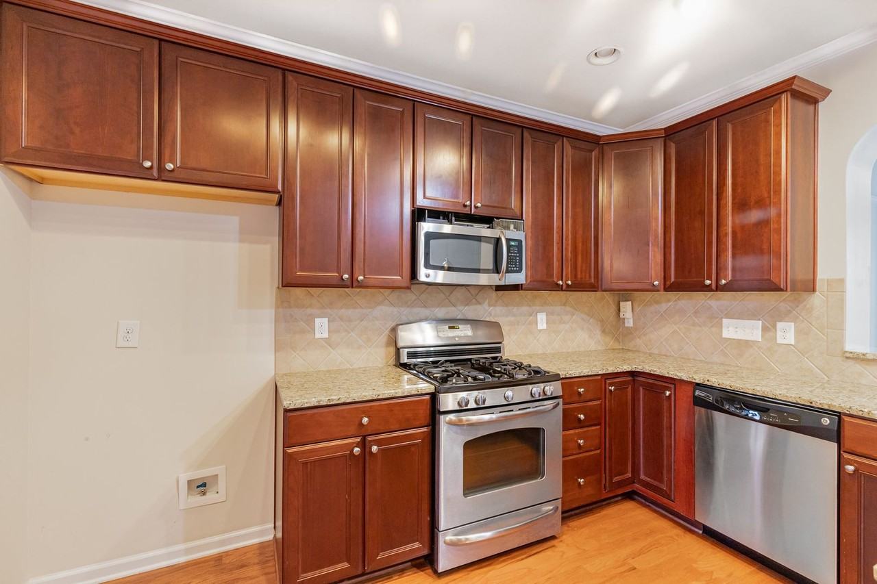 5916 Longeria Ct - Photo 6 of 23