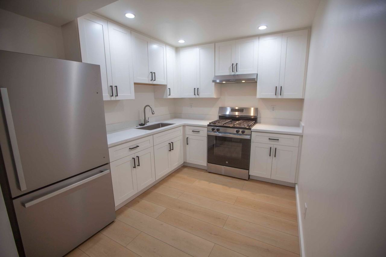 938 Huron Avenue - Photo 6 of 12