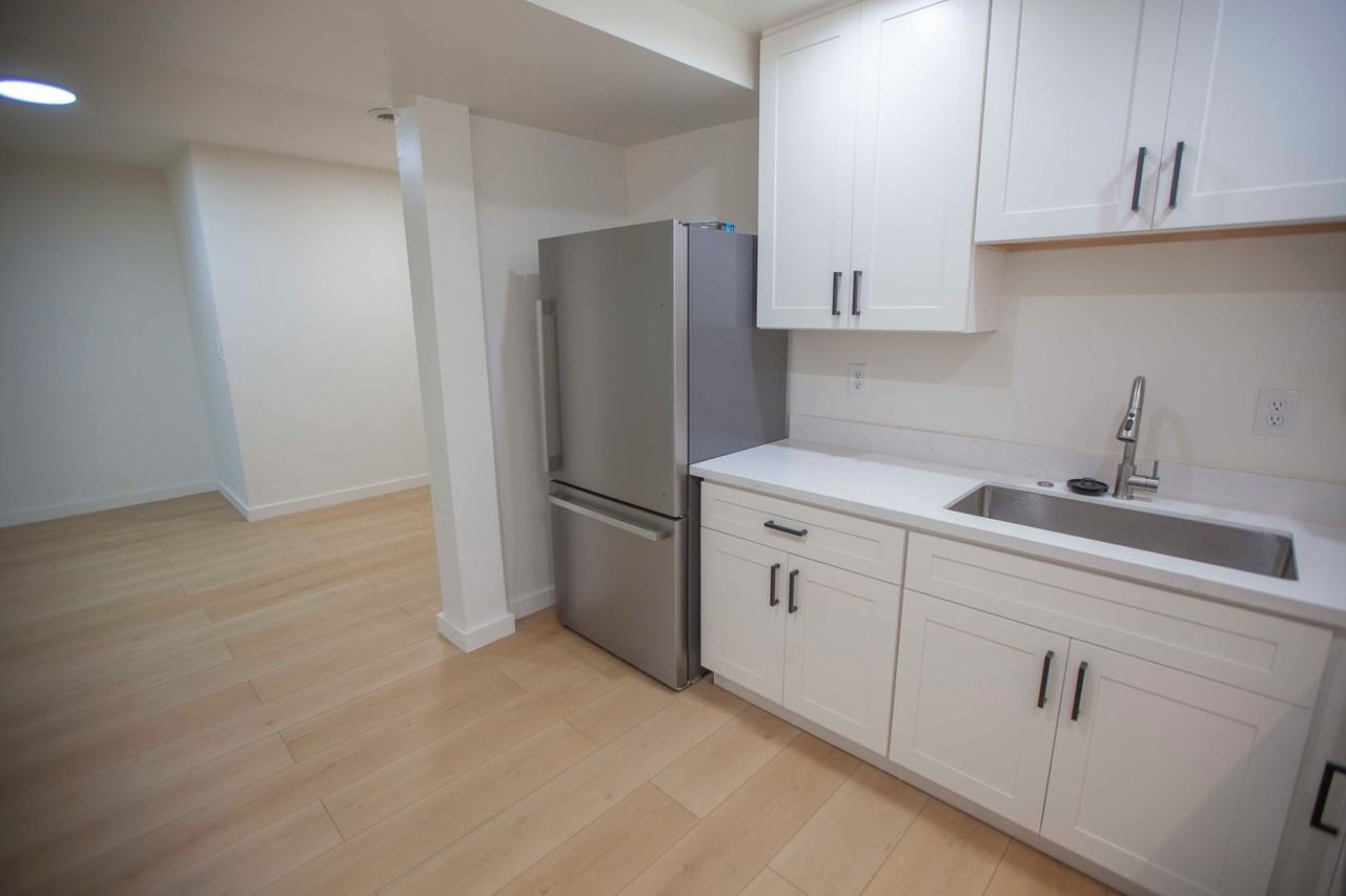 938 Huron Avenue - Photo 7 of 12