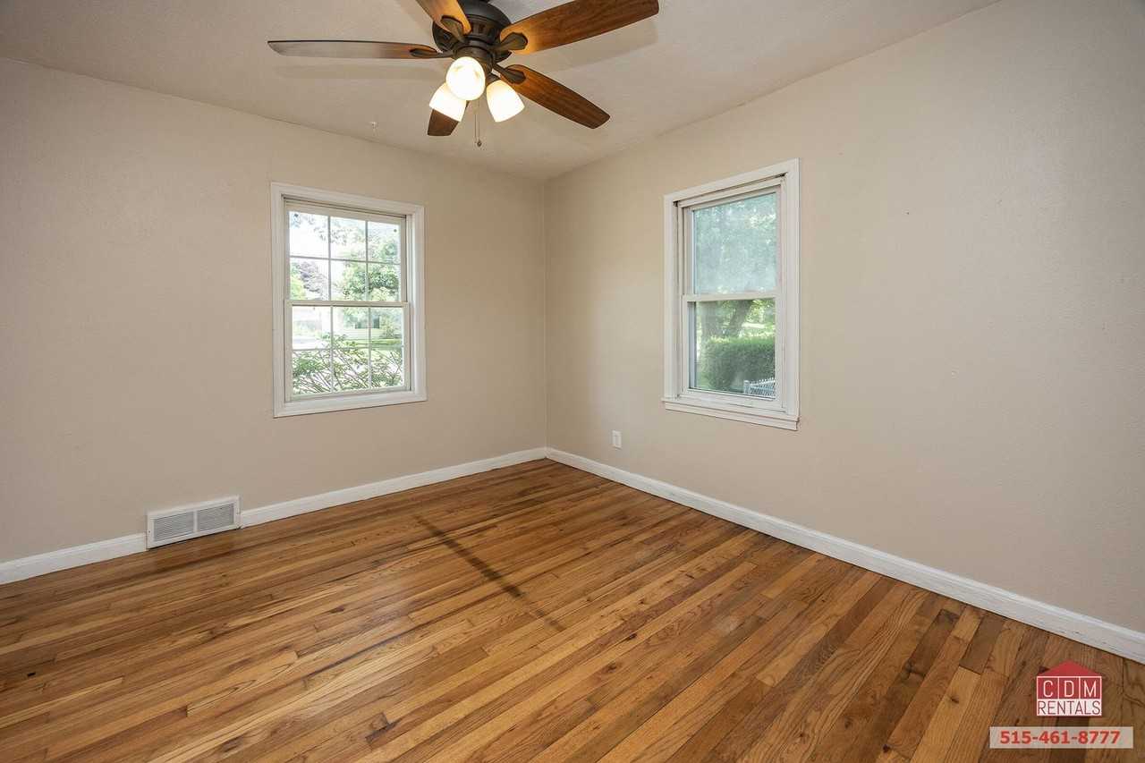 1443 63rd Street - Photo 4 of 29