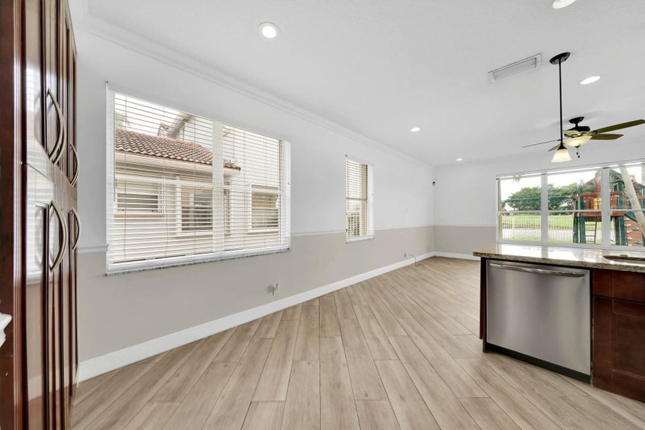 5878 Bay Hill Cir - Photo 3 of 16