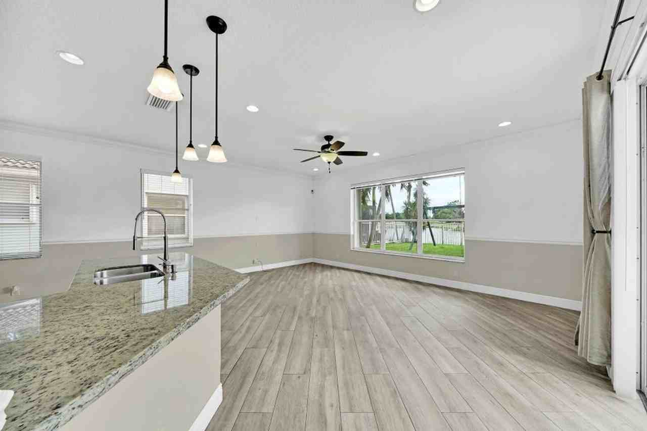 5878 Bay Hill Cir - Photo 6 of 16