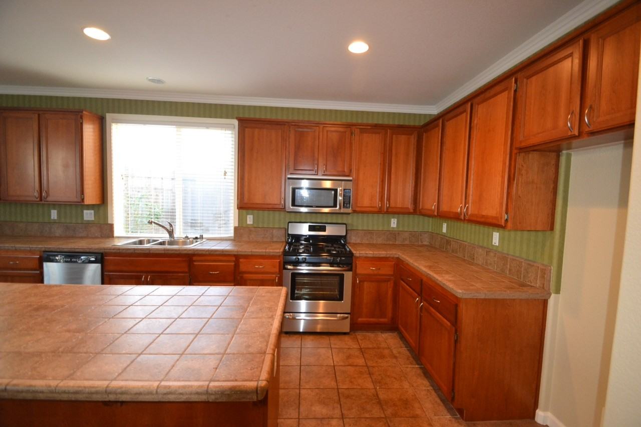 760 Bridgestone Dr - Photo 3 of 17