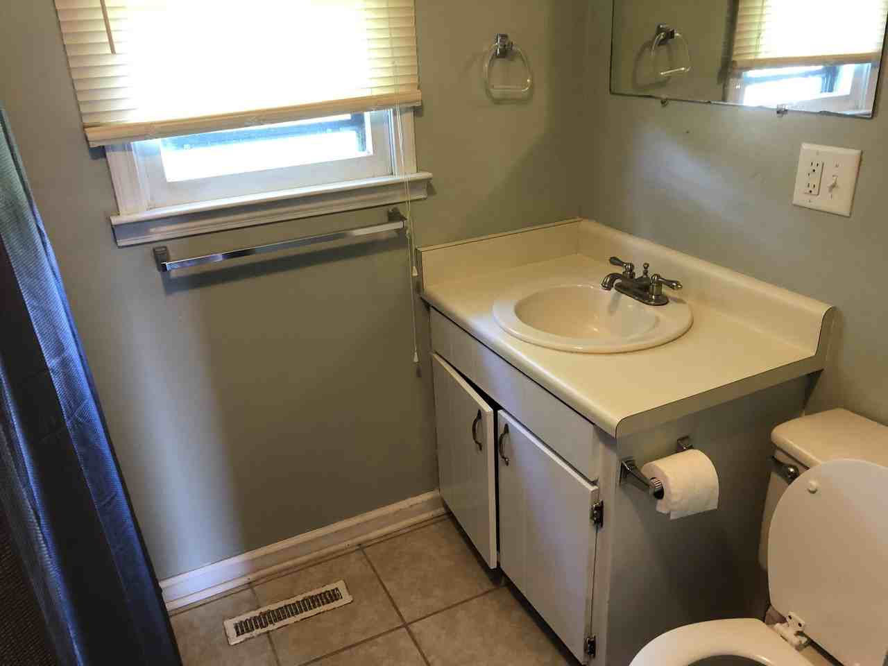 6511 W Oak Hwy - Photo 2 of 10