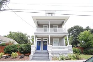 featured image of 421 E 7th St