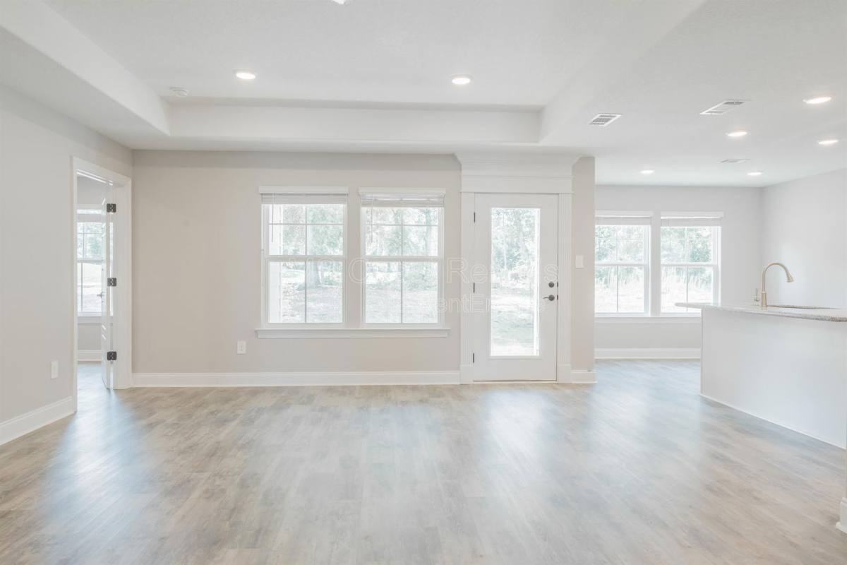 126 Pointe Breeze Way - Photo 2 of 10