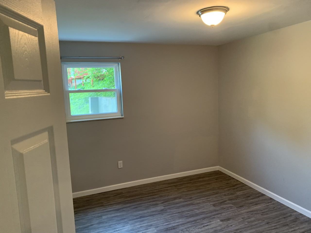 743 E Red Bud Rd #102 - Photo 4 of 10