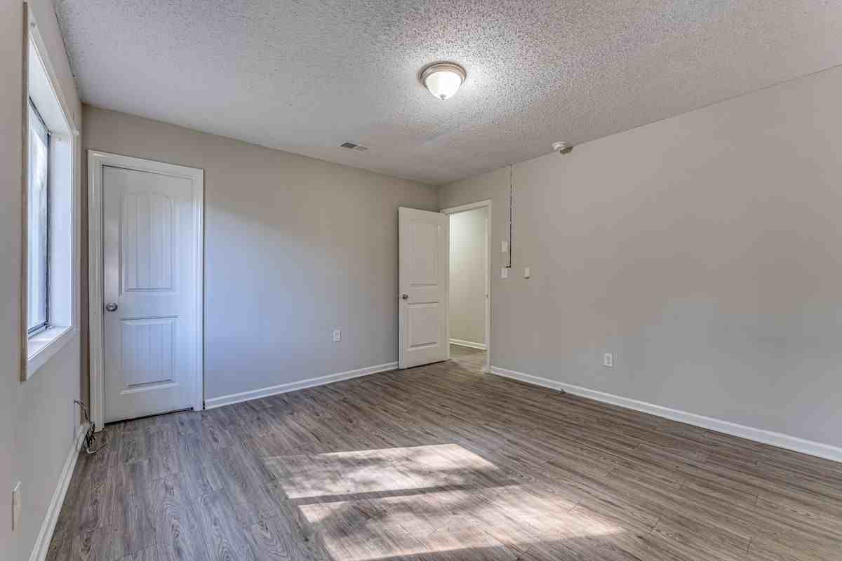 283 E Hampton Ave - Photo 6 of 30