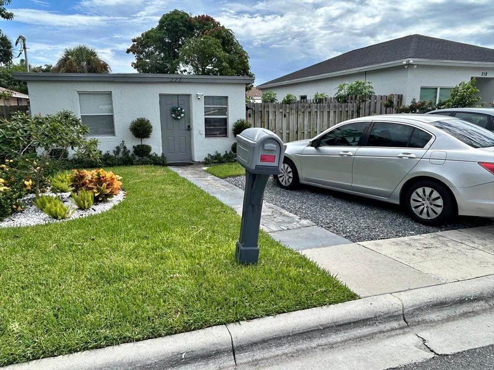 222 Ne 13th Ave - Photo 2 of 6