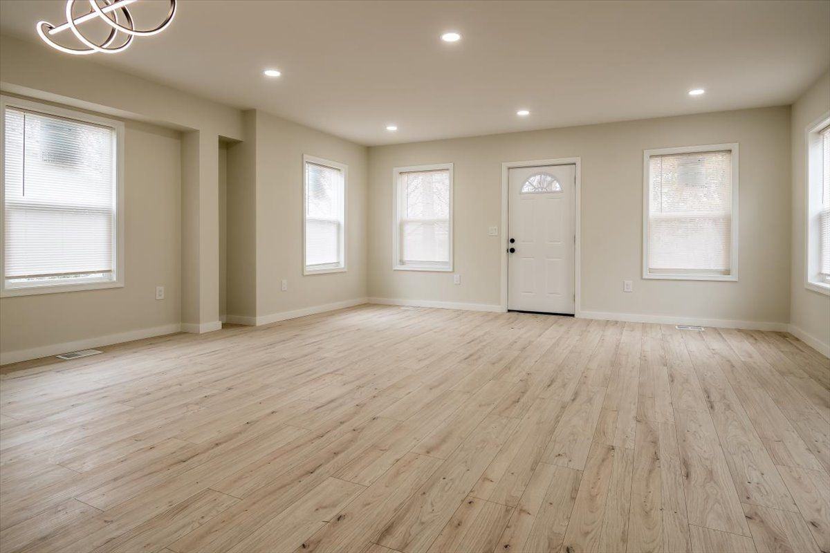 3127 G St Se - Photo 4 of 41