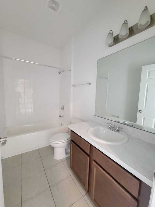 1346 Normandy Dr - Photo 3 of 27