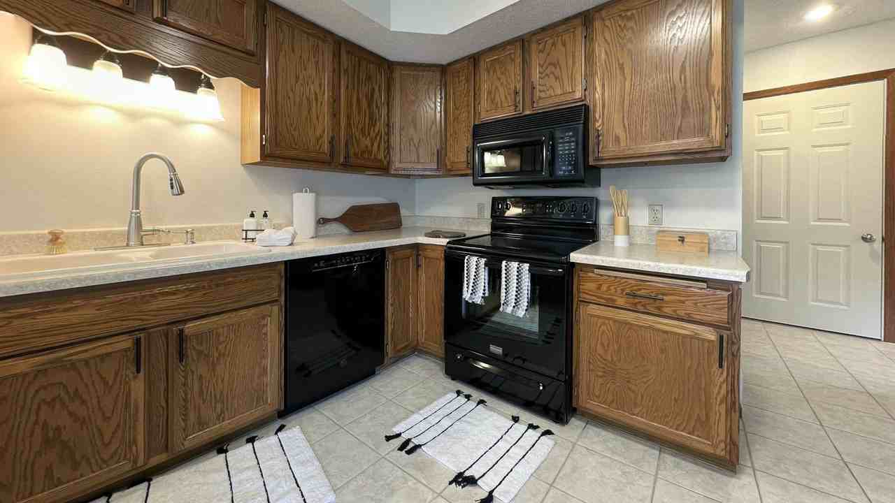 720 N 16th Ave - Photo 2 of 44