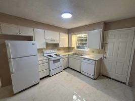 featured image of 920 Shadywood Ln #1