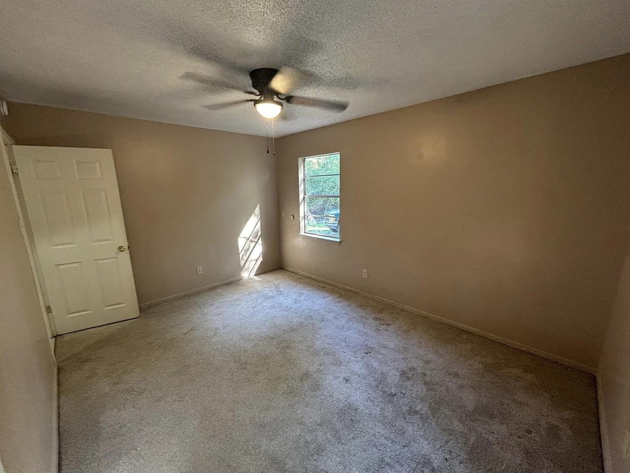 920 Shadywood Ln #1 - Photo 7 of 9