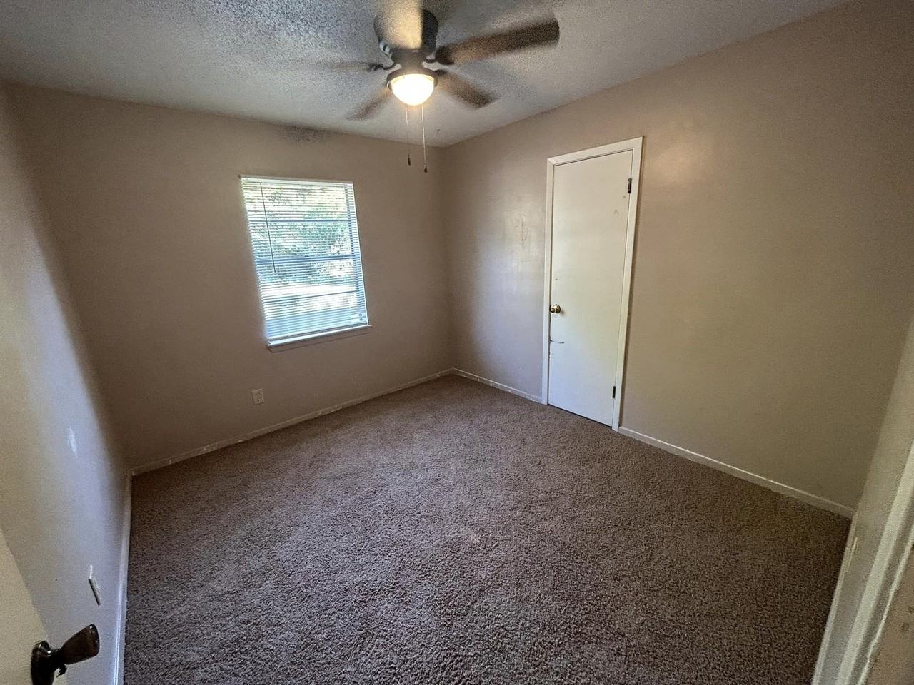 920 Shadywood Ln #1 - Photo 3 of 9