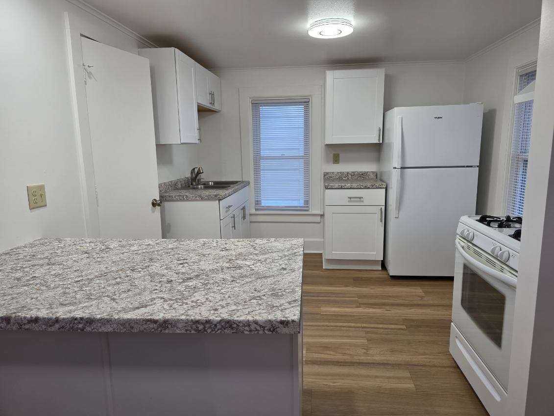108 Poplar Street - Photo 2 of 9