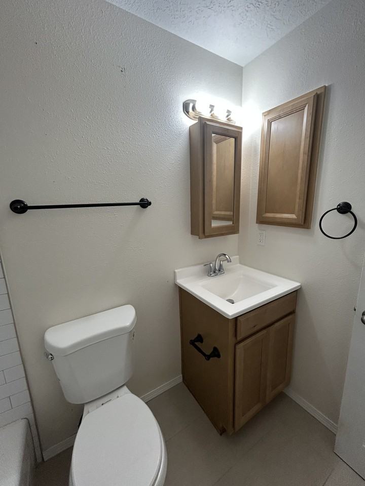 10729 Prospect Ave Ne #D - Photo 3 of 19