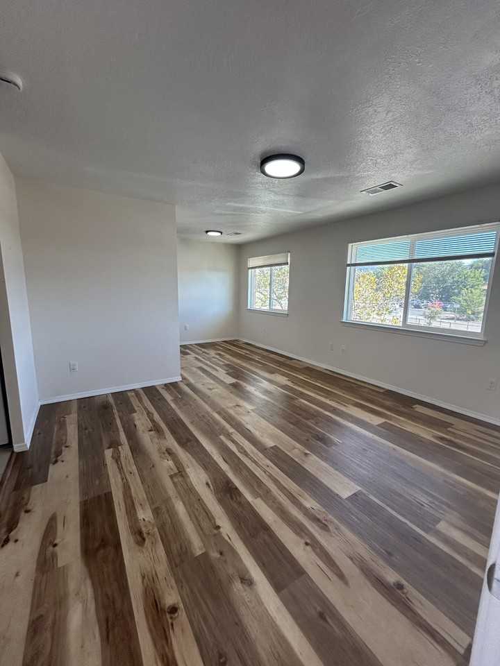 10729 Prospect Ave Ne #D - Photo 6 of 19