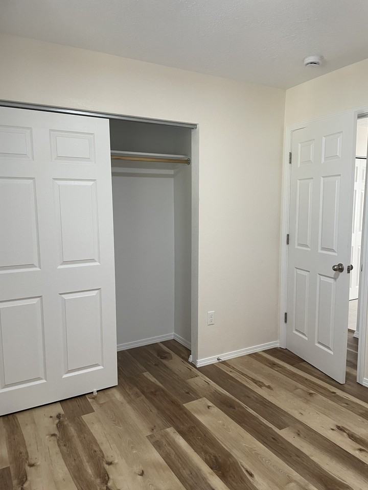 10729 Prospect Ave Ne #D - Photo 4 of 19