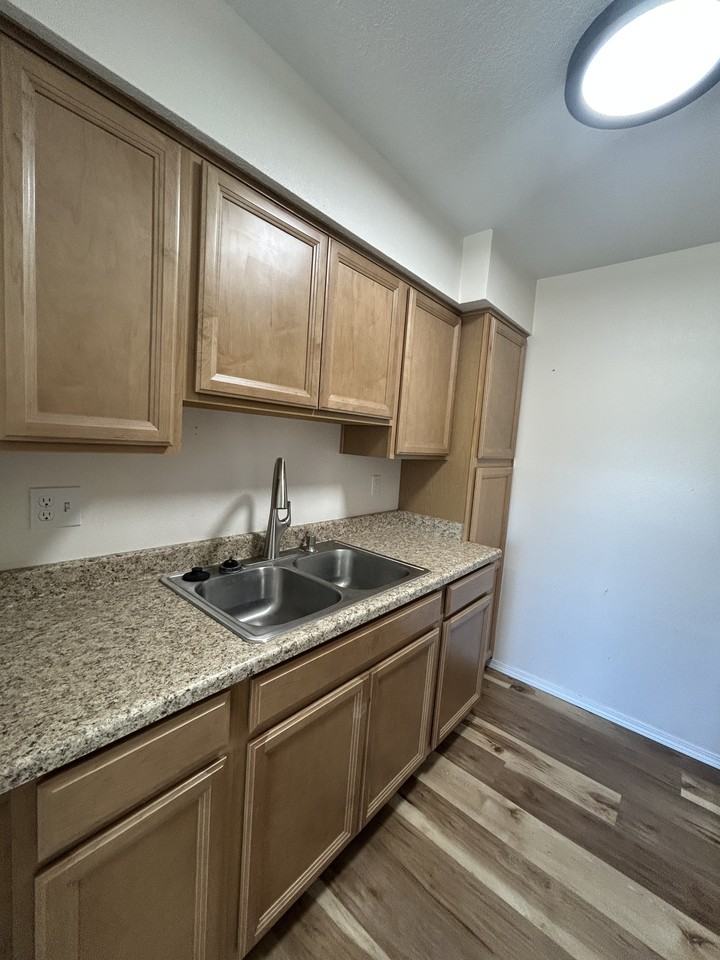 10729 Prospect Ave Ne #D - Photo 5 of 20