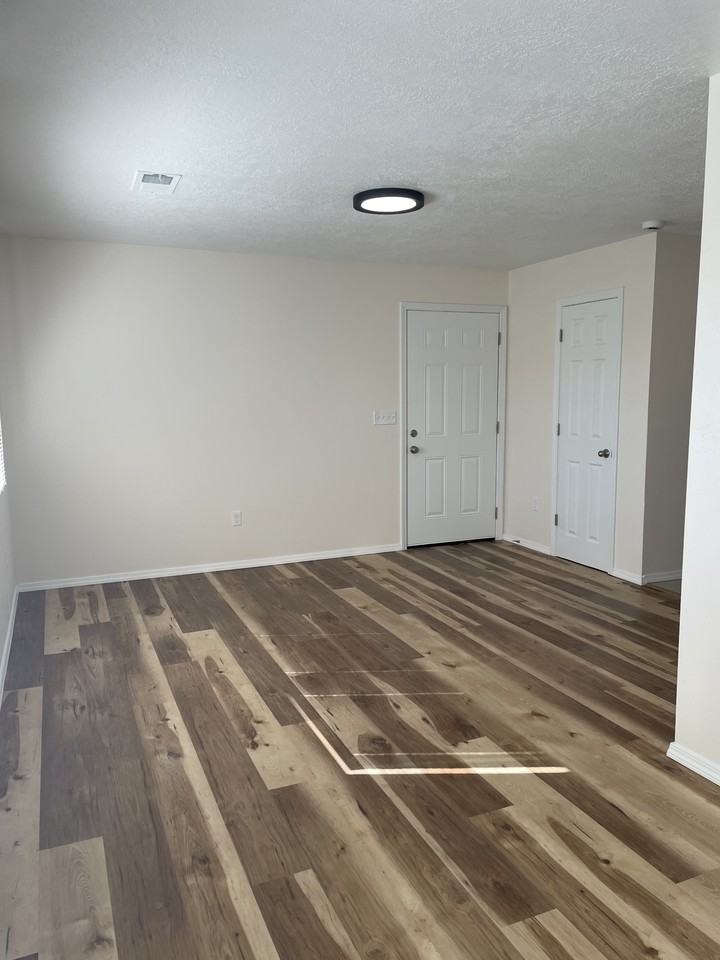 10729 Prospect Ave Ne #D - Photo 5 of 19